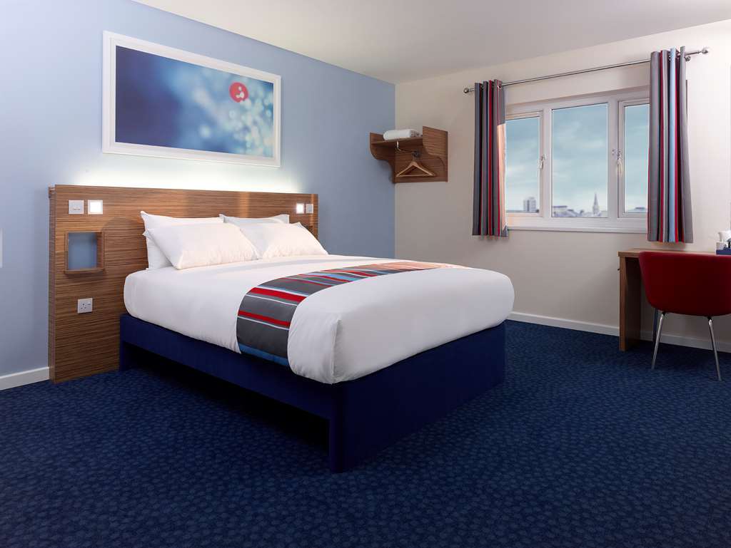 Travelodge Cirencester Δωμάτιο φωτογραφία